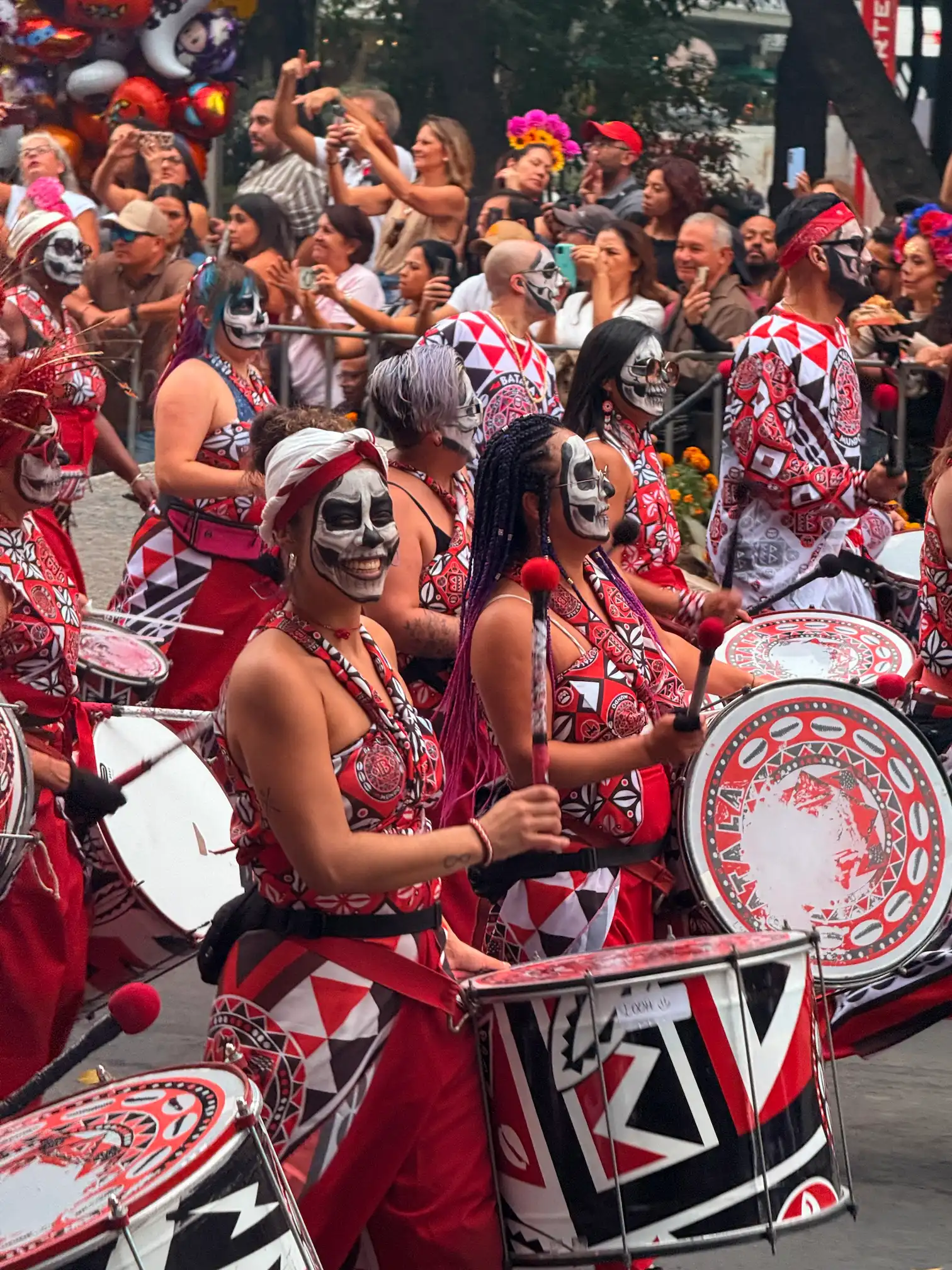 Danseuses en défilé du jour des Morts de Mexico