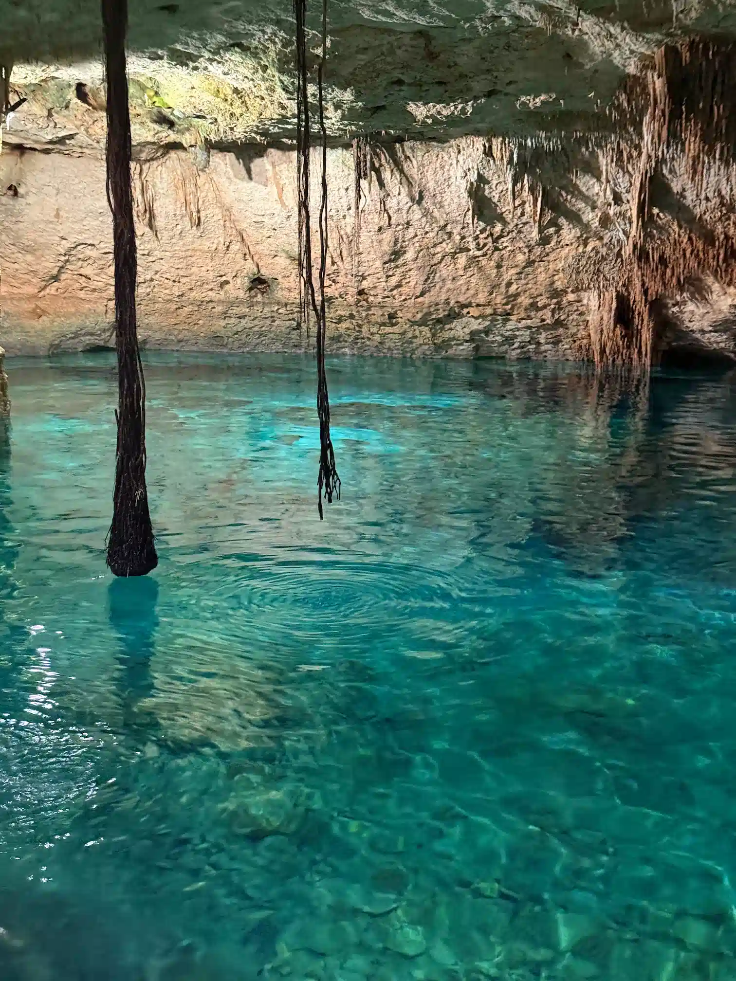 Cenote Taak Bi Ha souterraine à Tulum.