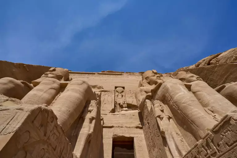 Abou simbel vue d'en bas