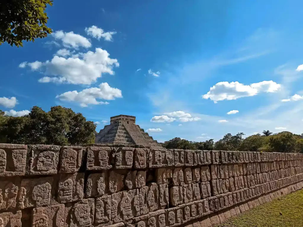 Le mur de crâne du Chichen Itza