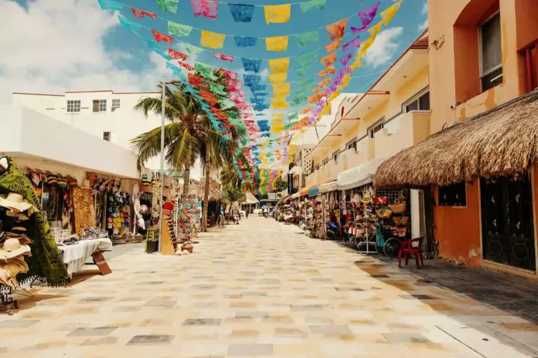 Allée principale de Playa del Carmen
