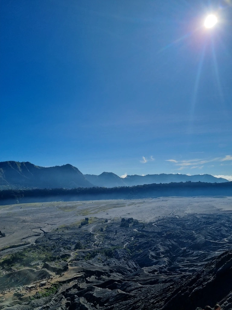 etendue de sable au pied du mont Bromo