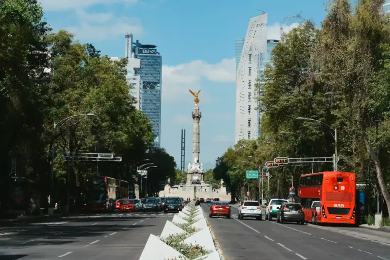 Ville de Mexico avec la statue de l'indépendance