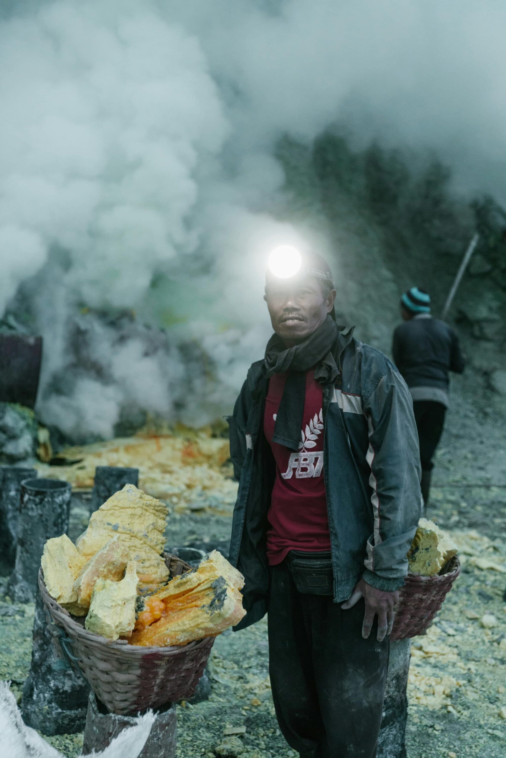 Mieneur au kawah ijen en indonésie