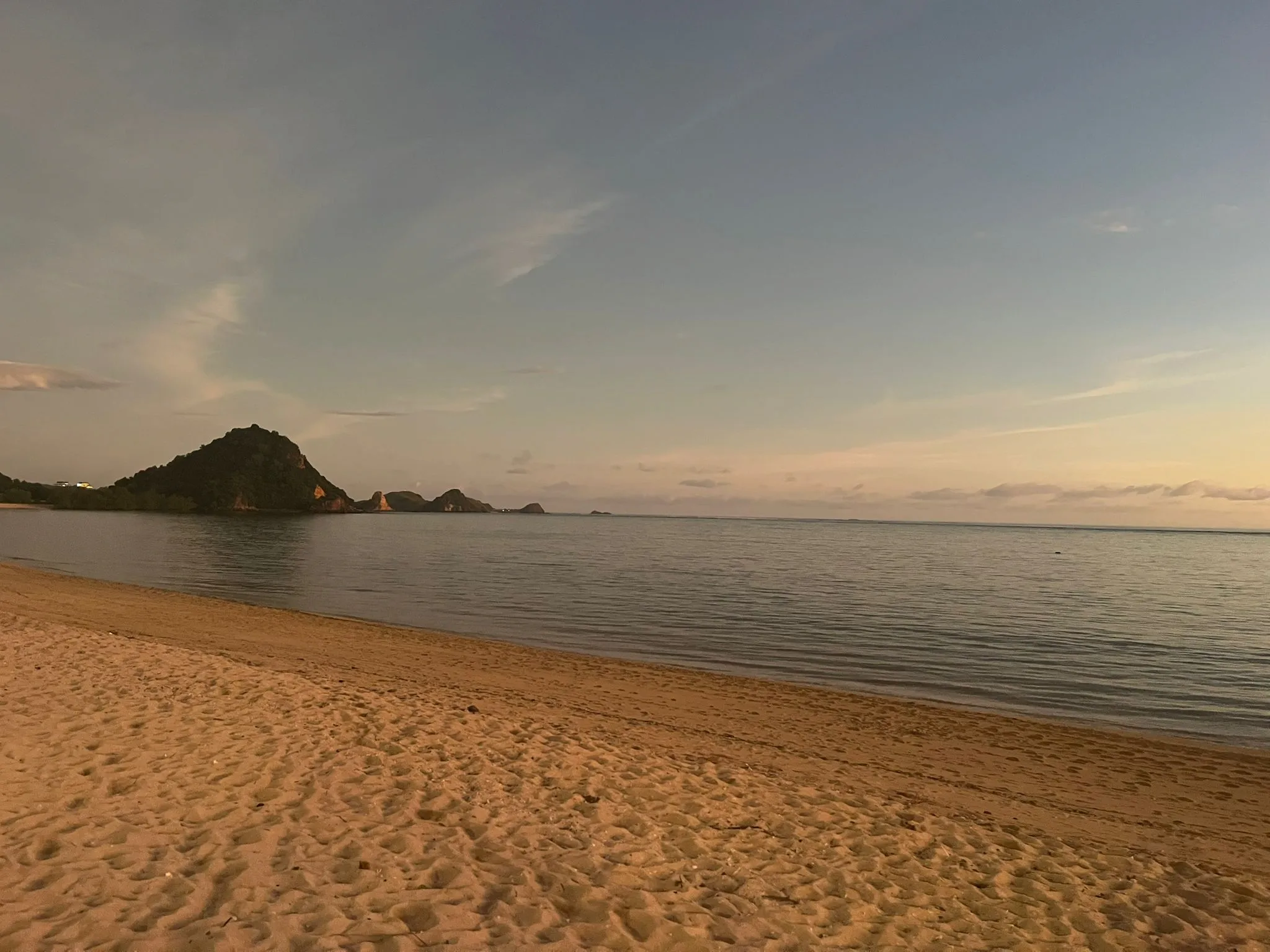Plage de Lombok au coucher du soleil