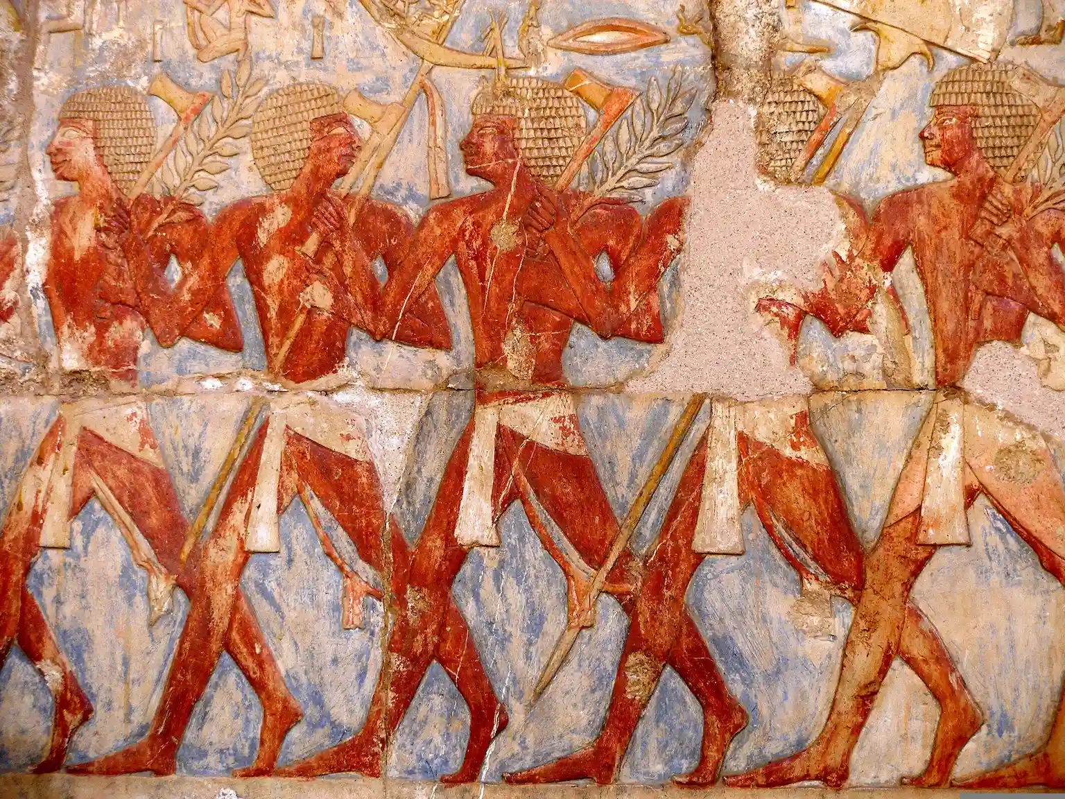 Ensemble de gravures sur le mur du temple d'Hatchepsout