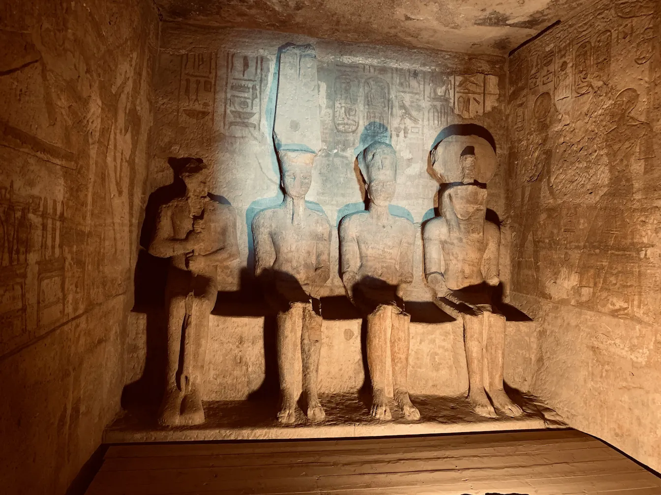 Les quatres statues des divinités du sanctuaire du temple d'Abou Simbel. 