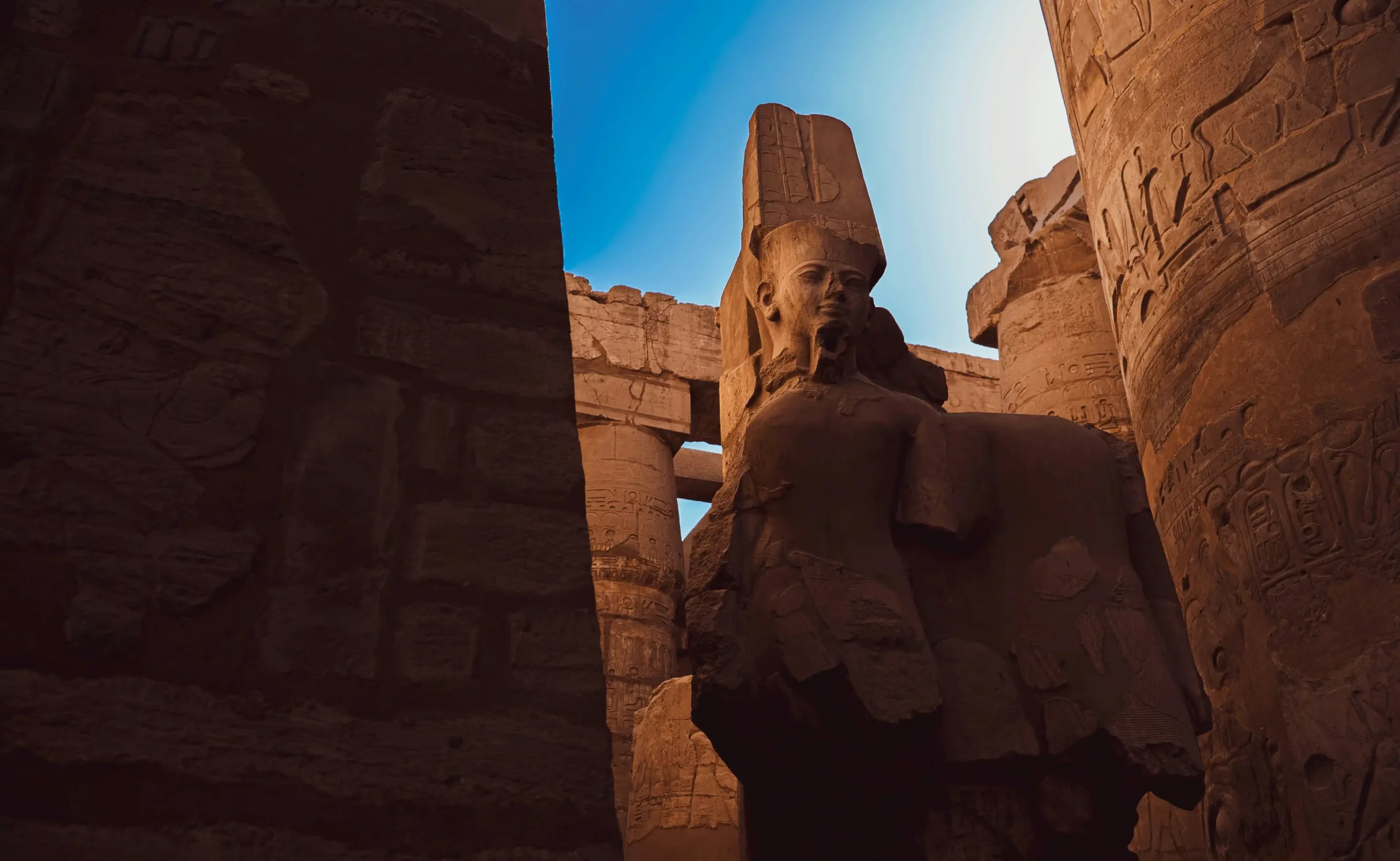 Statue de Ramses II au temple de Karnak en Egypte