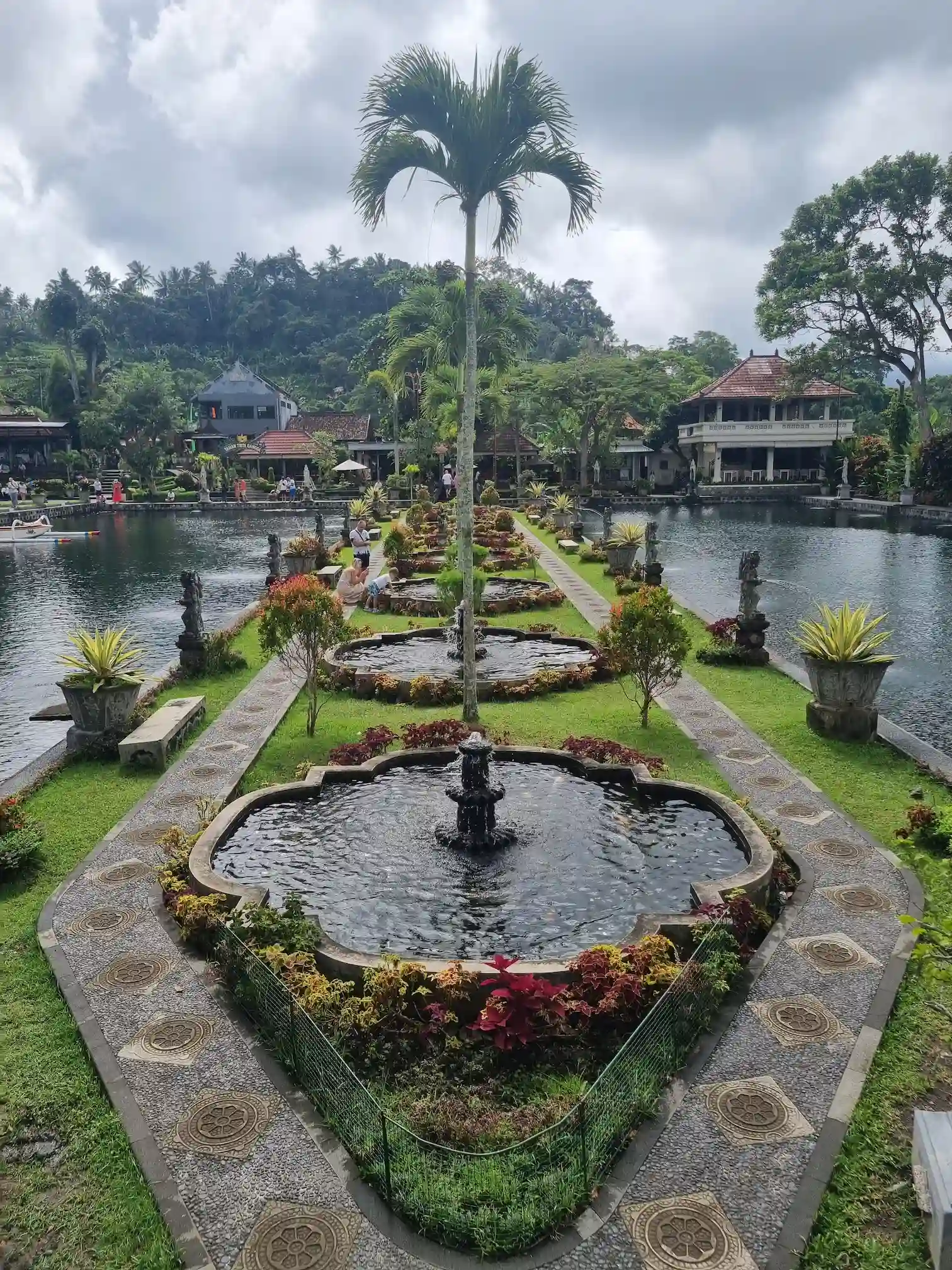 Temple du Tirta Gangga à Bali, fontaines et bassins