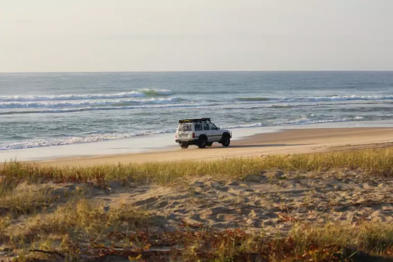 Road trip sur la cote est australienne, 4x4 sur la plage