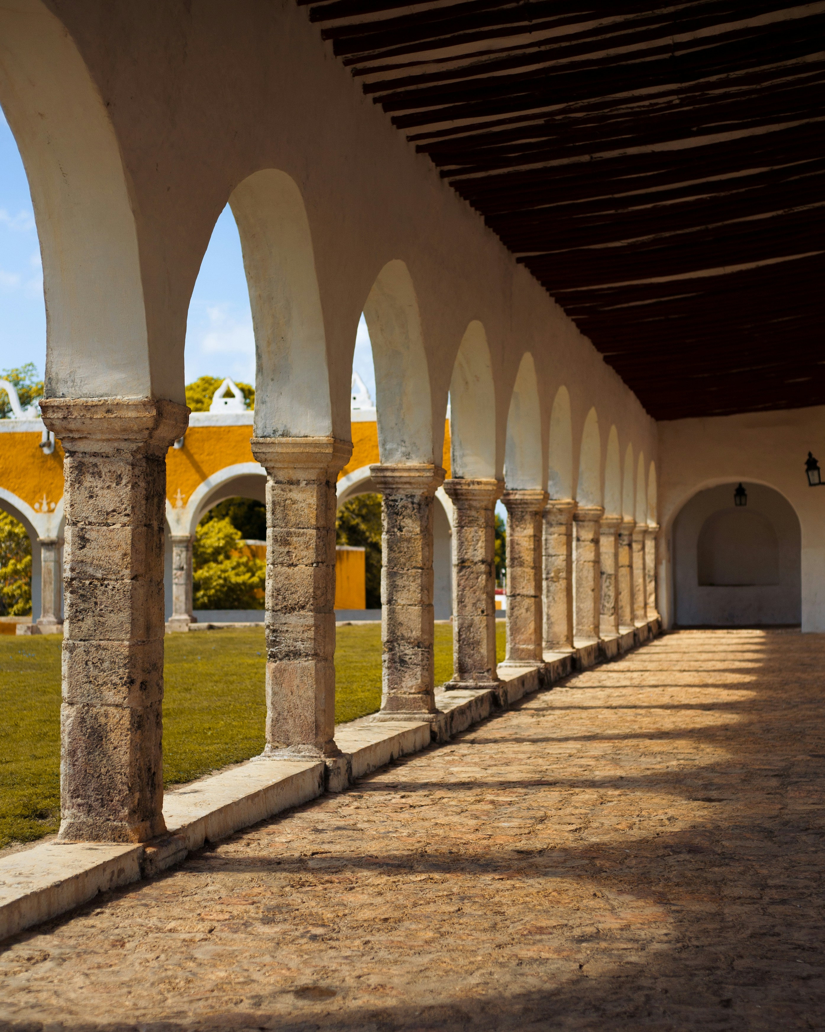 Arcades du couvent de Izamal au Mexique