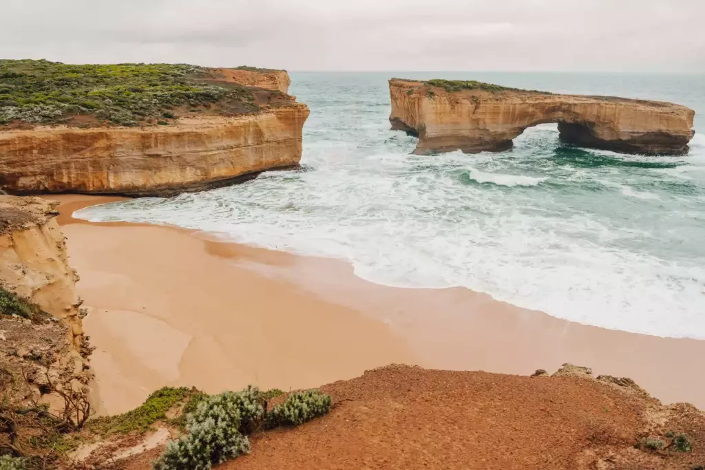 London Arch au milieu de l'ocean de la Great Ocean road en Australie