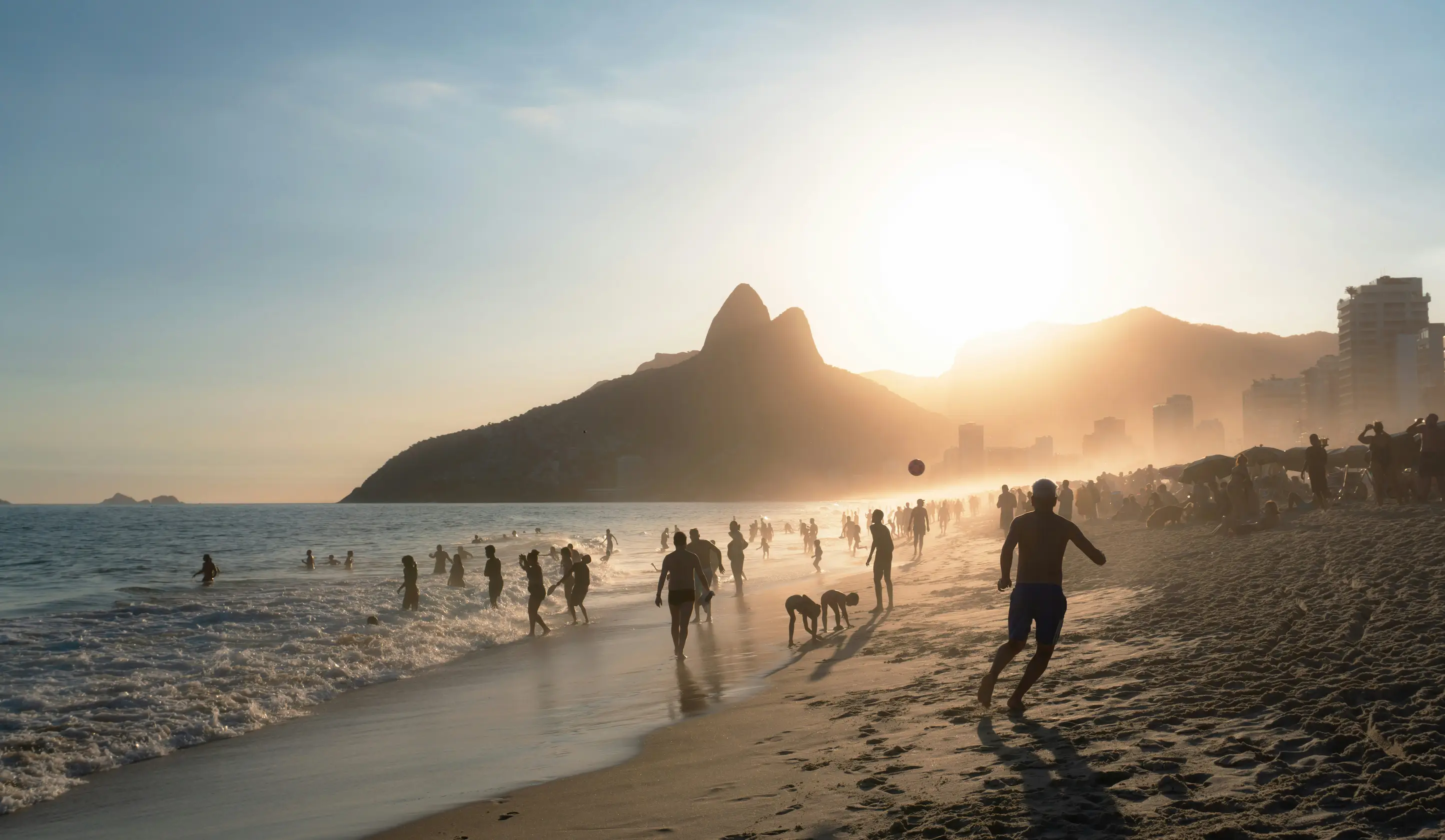 La plage sécurisée d'Ipanema au Brésil