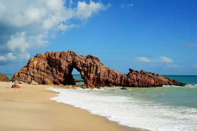 Rocher célèbre Jericoacoara au Brésil