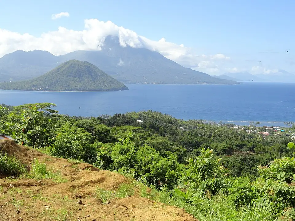 Les îles de Maitara et Tidore vues depuis Ternate