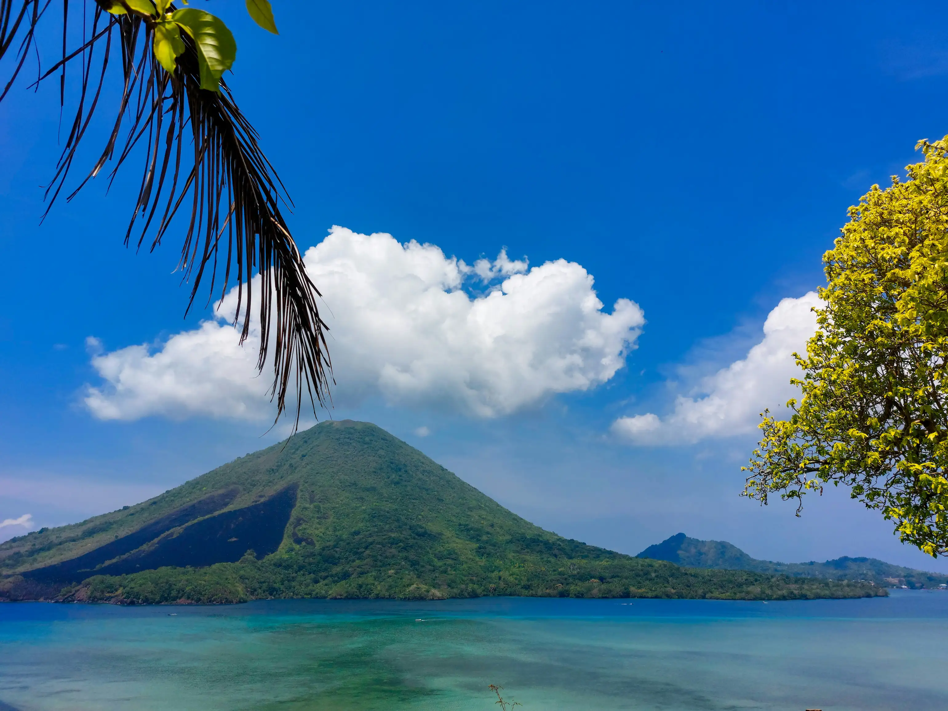 Vue sur le Gunung Api depuis Banda Neira